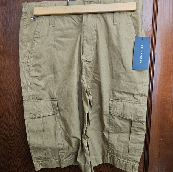 Tommy Hilfiger boy's chino cargo shorts - new with tags - Picture 2 of 6
